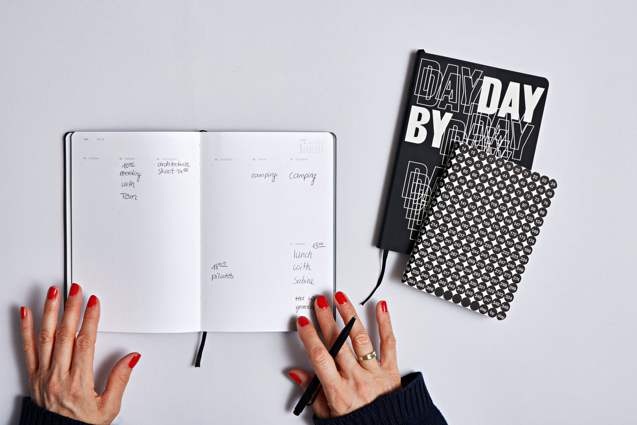 Nuuna Weekly Diary S - 2024 Happy Days