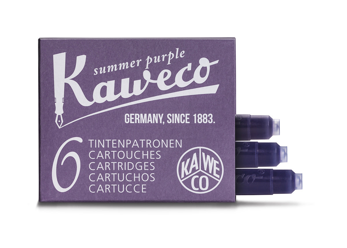 Violetti pakkaus jonka sisältä pilkistää ulos kolme violettia mustepatruuna.