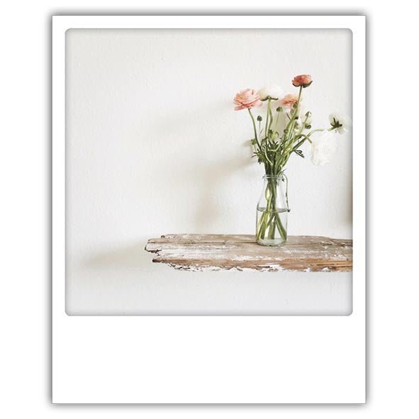 Postcard Pickmotion - Bouquet on the shelf